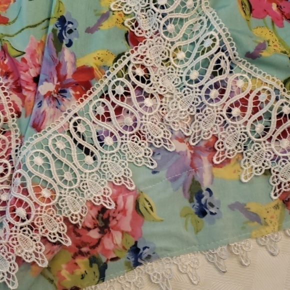 ROMPER by Giddy Up Glamour Aqua Floral & Lace S Flared Sleeves Spandex EUC - Picture 8 of 8